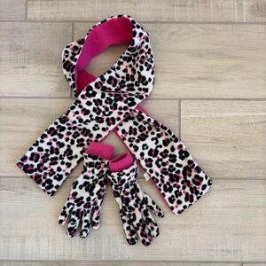 Girls set of fleece leopard print gloves and matching scarf, Size XL , 8+